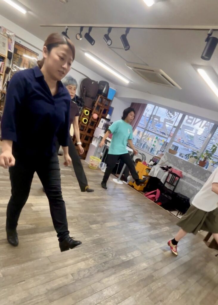 ANB Tap Dance Studioでのタップダンスレッスンの様子