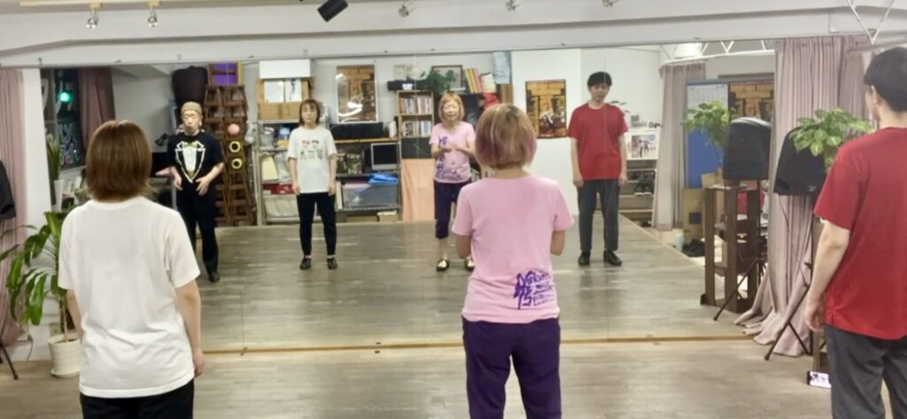 リズムとカウントを数えながらタップダンス覚える