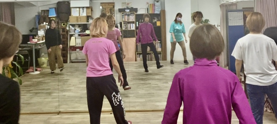 福岡のタップダンススタジオ 大人初心者クラスの様子